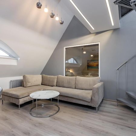Penthouse Apartment With Terrace Riga Buitenkant foto